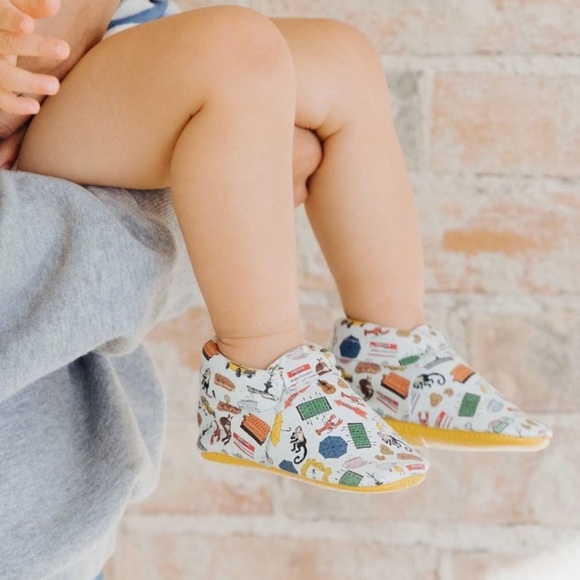 Freshly Picked X Friends Baby Moccasins - Picture 1 of 10